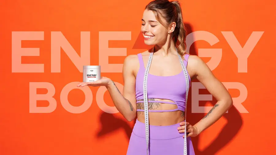 Femme en tenue de sport souriante, satisfaite des résultats du Mihi Energy Booster pour sa silhouette.