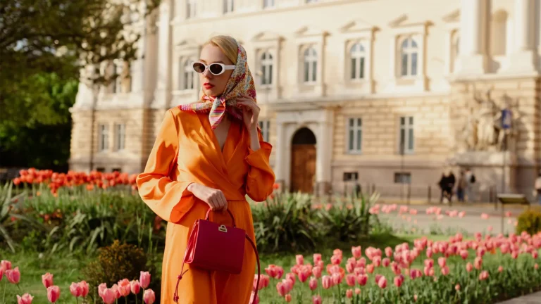 Flacons de parfum pas cher de la marque Mihi posés sur un fond élégant, symbolisant le luxe accessible