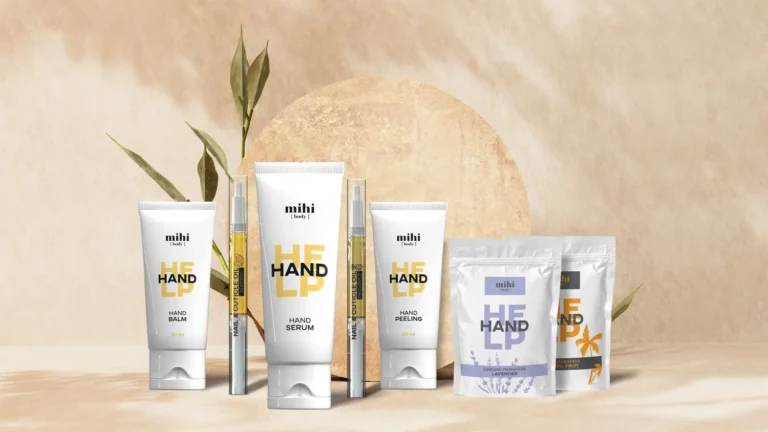 Femme appliquant un **soin des mains secs** MIHI pour des mains douces et jeunes.