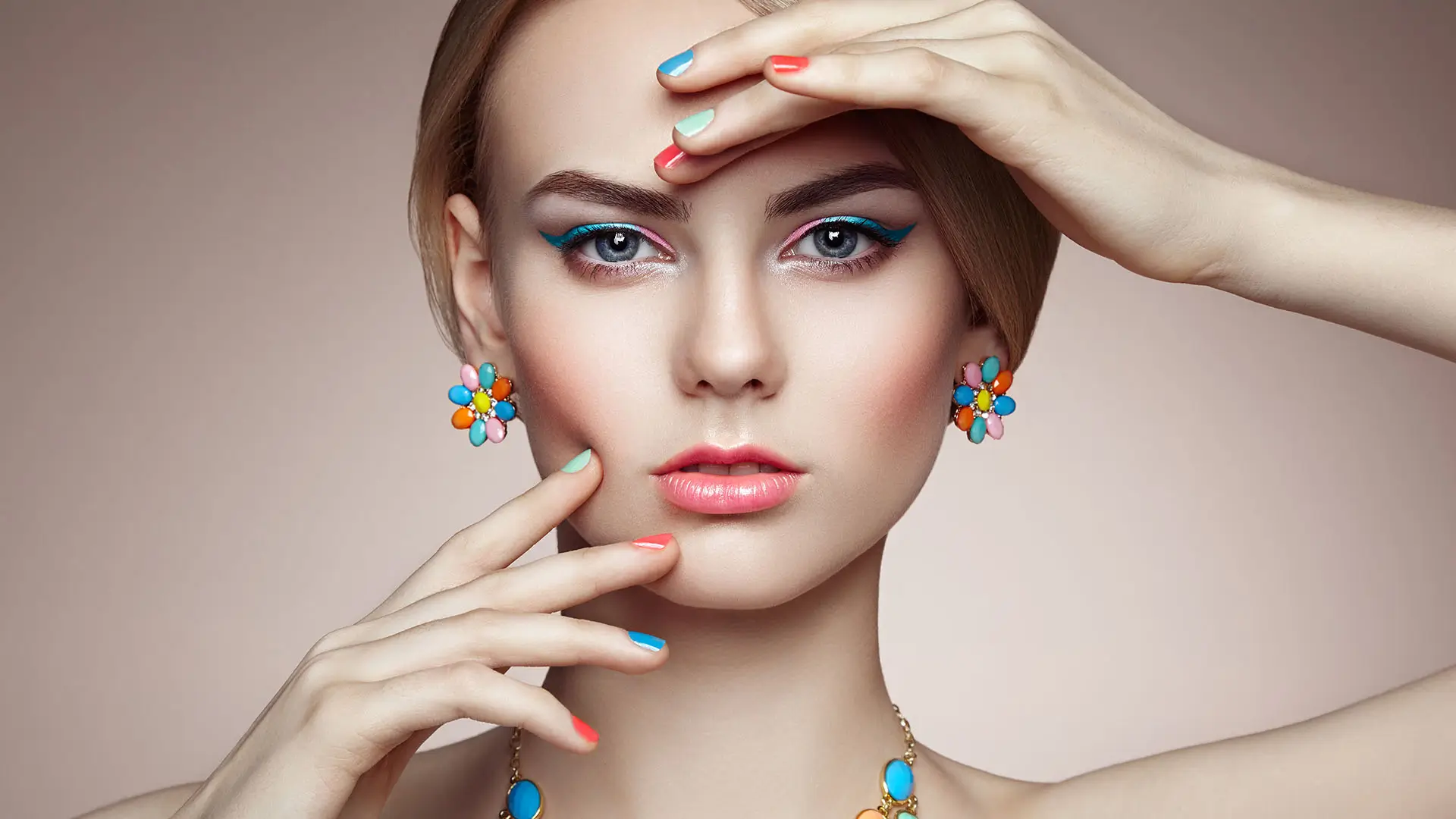 Gamme maquillage professionnel MIHI pour revente en institut de beauté sans stock.